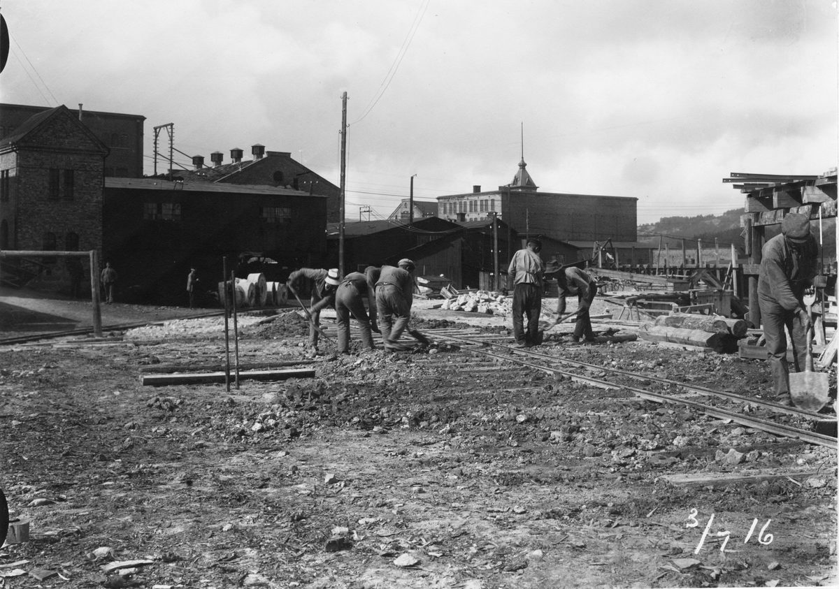 Lilla Edets Pappersbruk i Västergötland, 3 juli 1916.