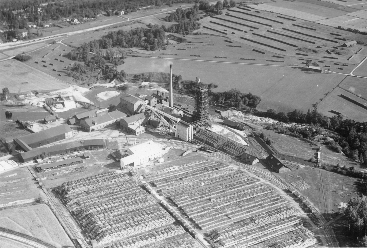 Flygfotografi över Mackmyra sulfitfabrik 1938.