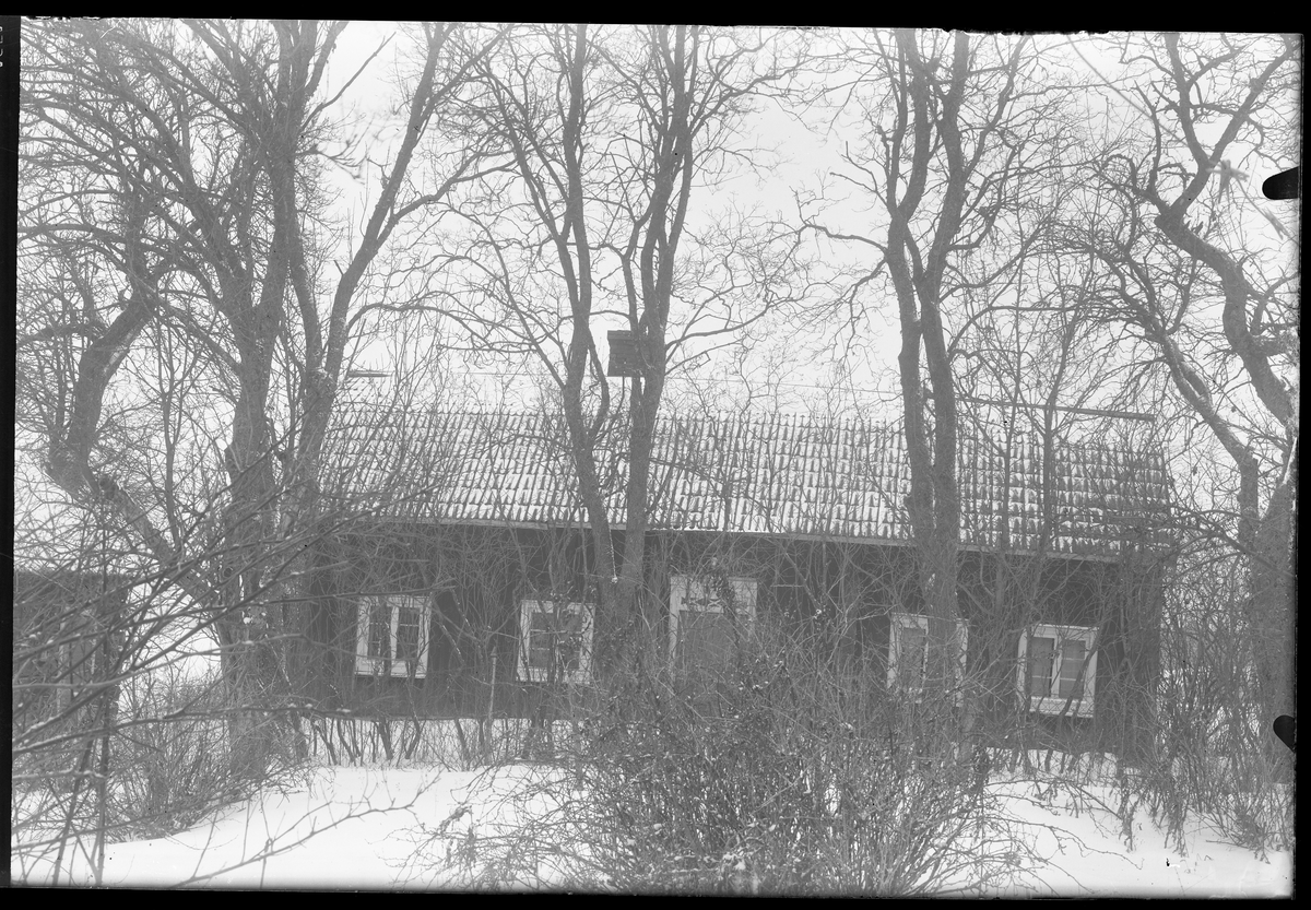 Mangårdsbyggnaden i den blivande hembygdsgården,
Råby i Simtuna socken.