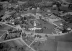 Flygfoto över Bjursås kyrka 1956.