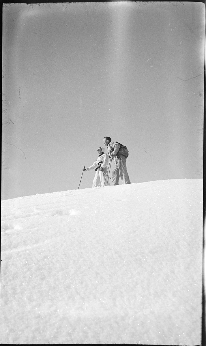 Personer på skitur