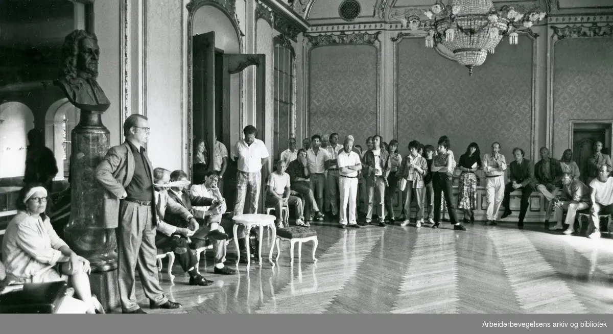 Stein Winge og ensemblet på Nationaltheatret. 7. August 1990.