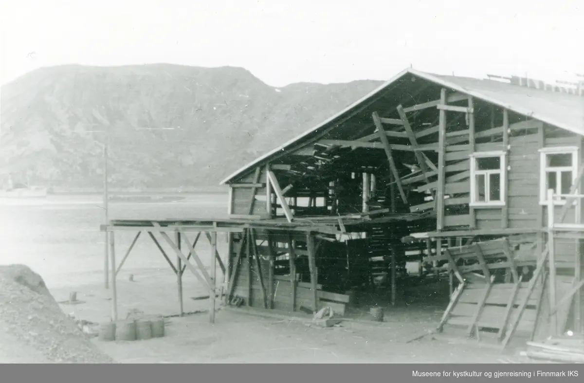 Honningsvåg. Ødeleggelse etter Storbombingen 14. juli 1942.