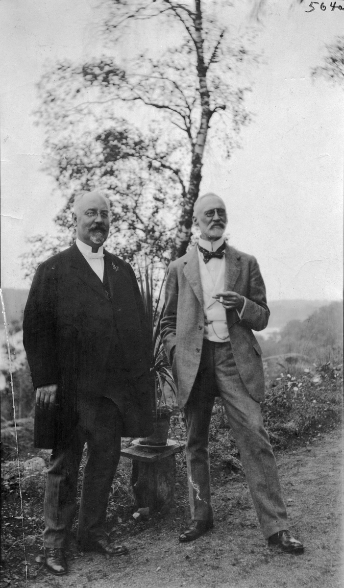 Direktör G. Berg vid AB Lux och Dr. Lagerwall.