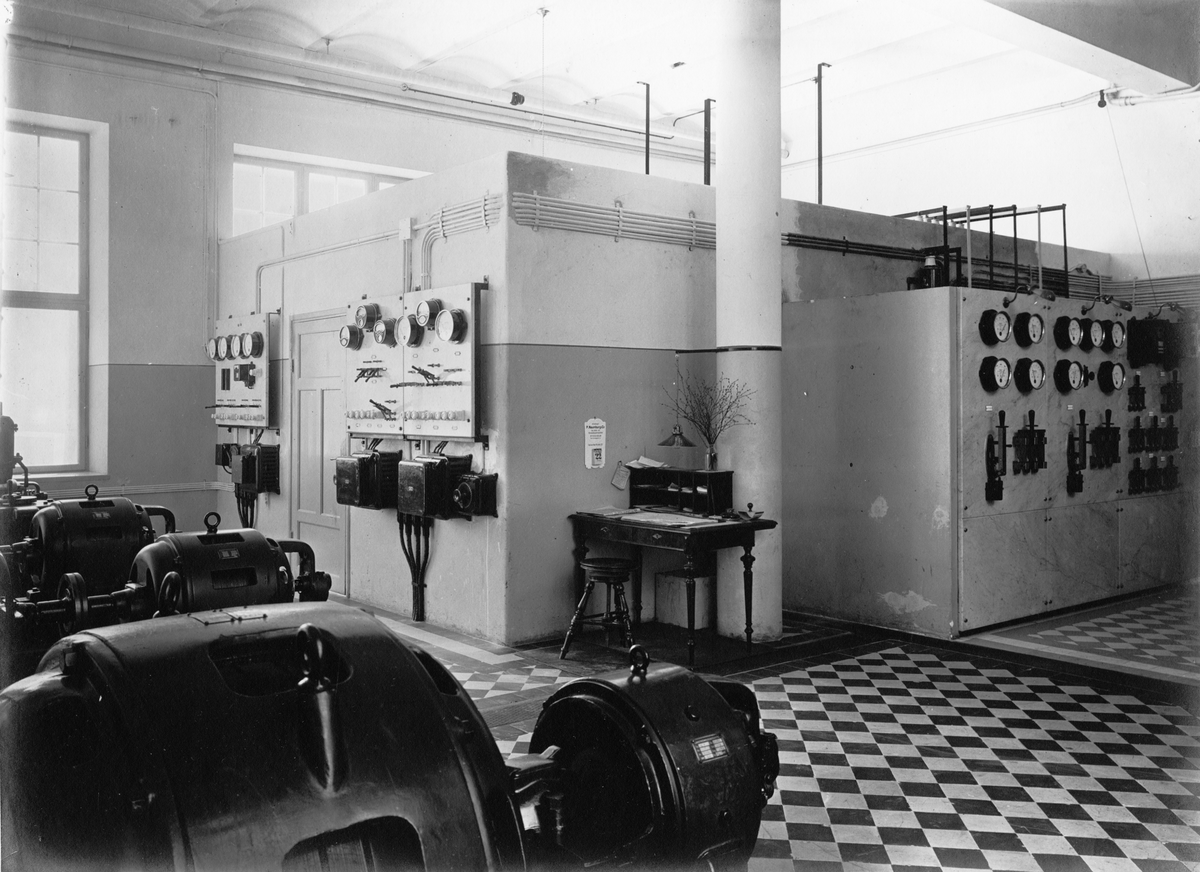 AB Stockholms Glödlampfabrik på Ringvägen 98 i Stockholm, 1917. Maskinrummet.
