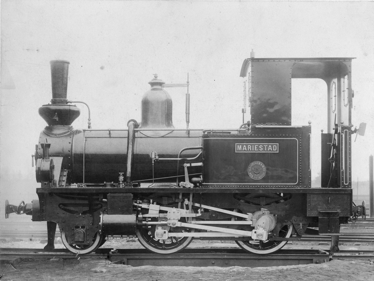 Lokomotivet "Mariestad" från Kristinehamns Mekaniska Werkstad. Loket märkt "No 52" samt "1889".