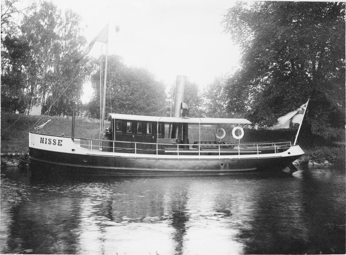 Ångbåten Nisse tilverkad 1899 vid Motala Mekaniska Verkstad, Östergötland. Beställd av Mo & Domsjö AB, Norrbyskär.