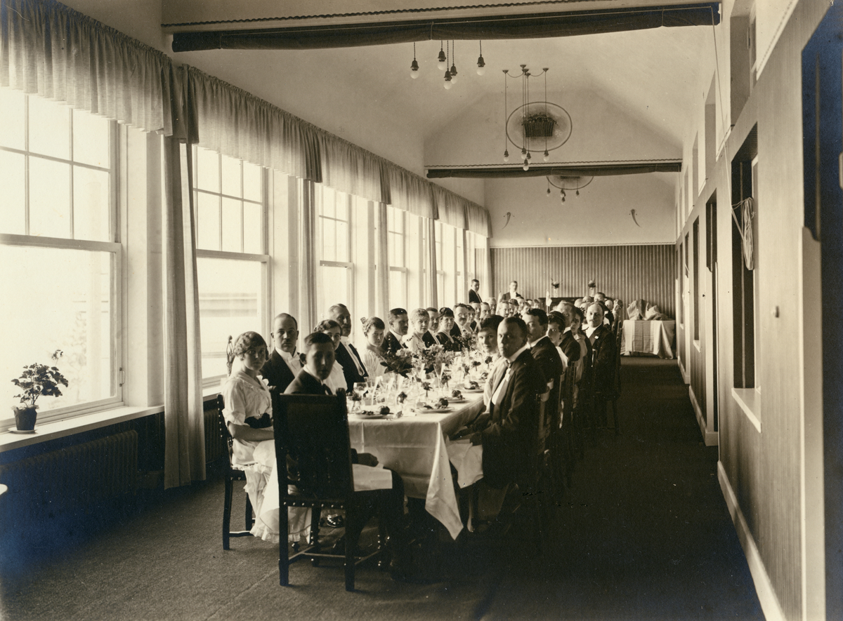 AB Stockholms Glödlampfabriks 10-årsjubileum i restaurangen i Saltsjöbadens restaurang, 1916.