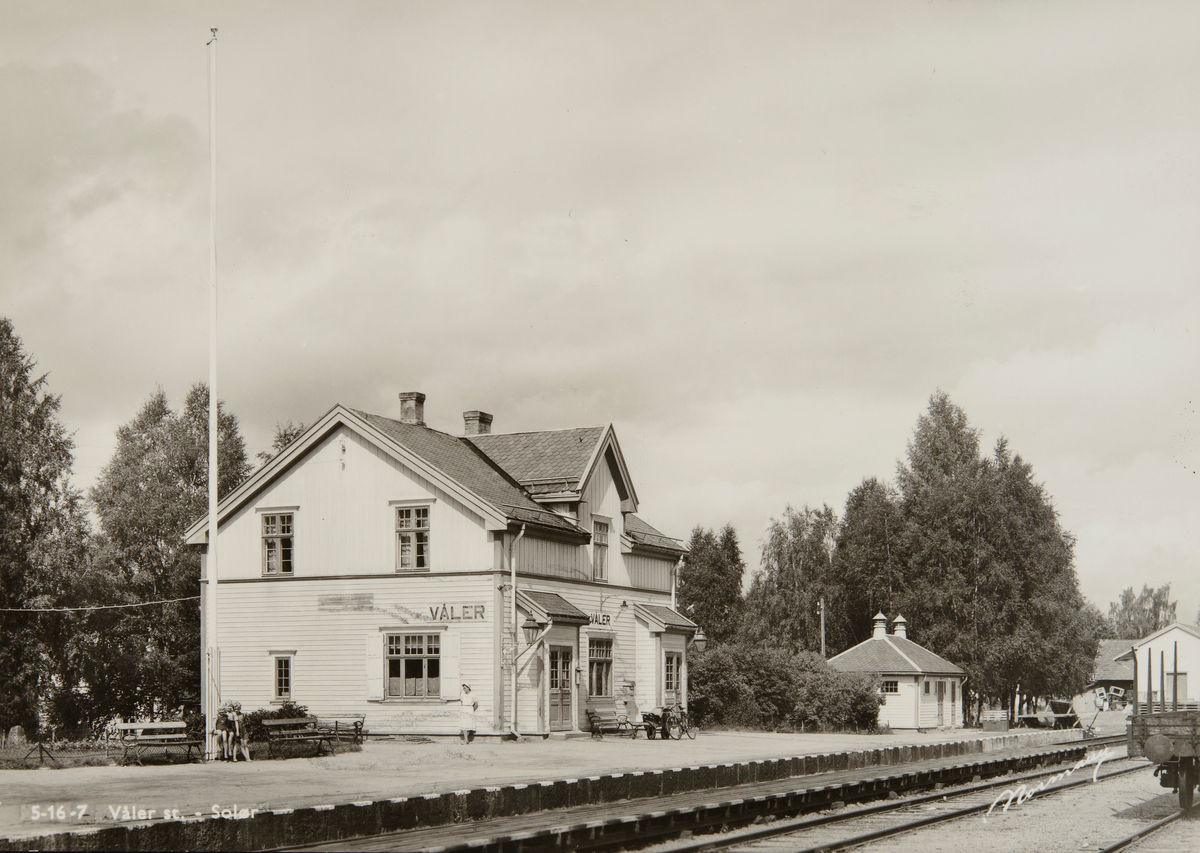 Postkort, Våler stasjon, jernbanestasjon, stasjonsbygning, jernbanespor,  