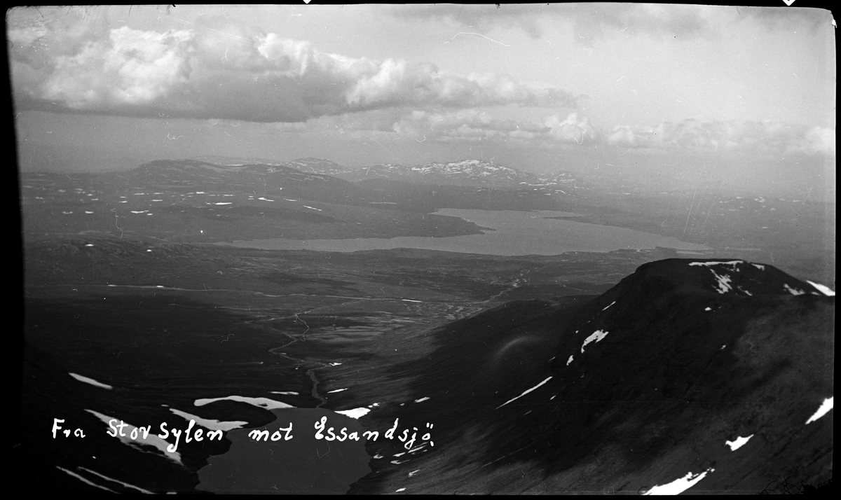 Utsikt mot Essandsjøen fra Storsylen