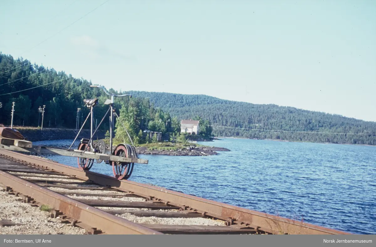 Med dresin på den nedlagte Treungenbanen, her mellom Nelaug og Øynes