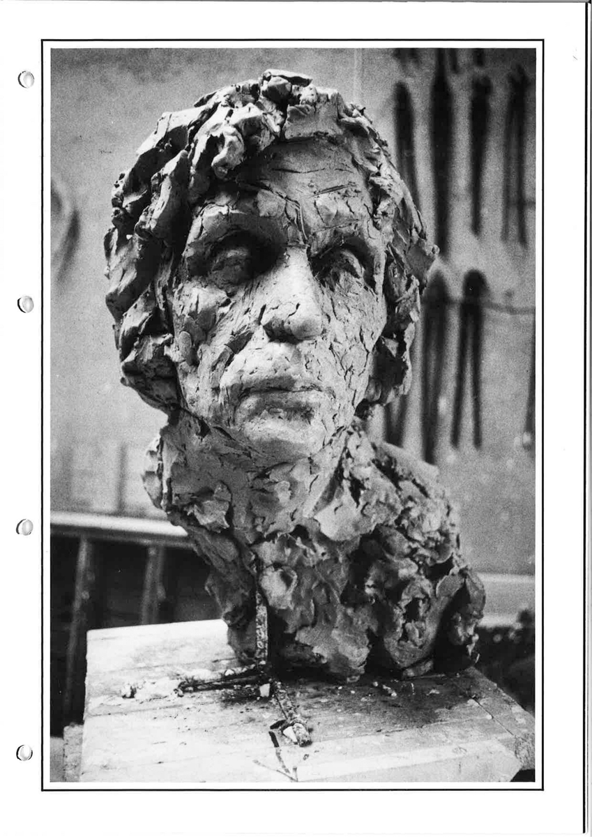 Foto Skulptur lagd av Franz Wideberg, fotograf ukjent
