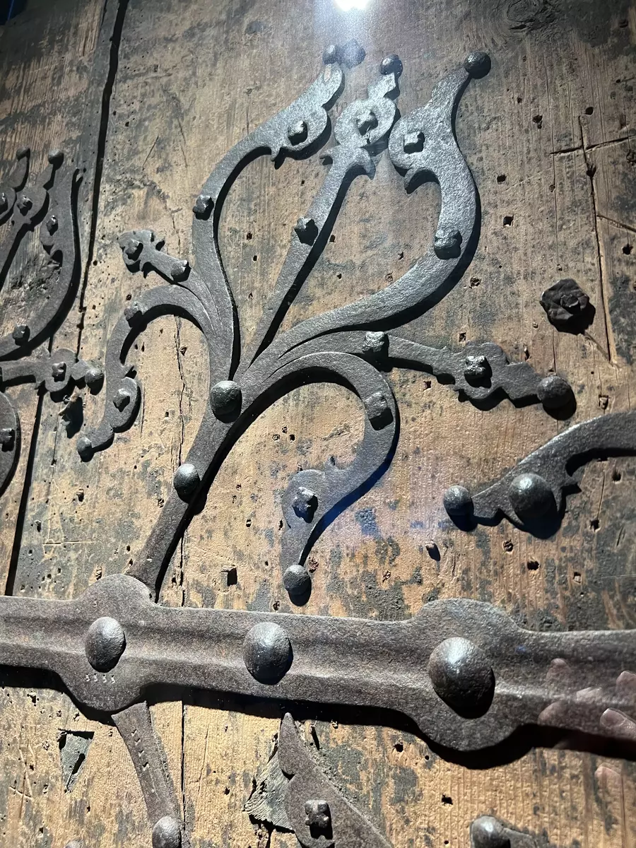 Beslag frå Øystese stavkyrkje