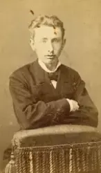 Portrett av ung mann.