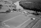 Flygfoto över Gullängens idrottsplats, Äppelbo, Vansbro 1954.