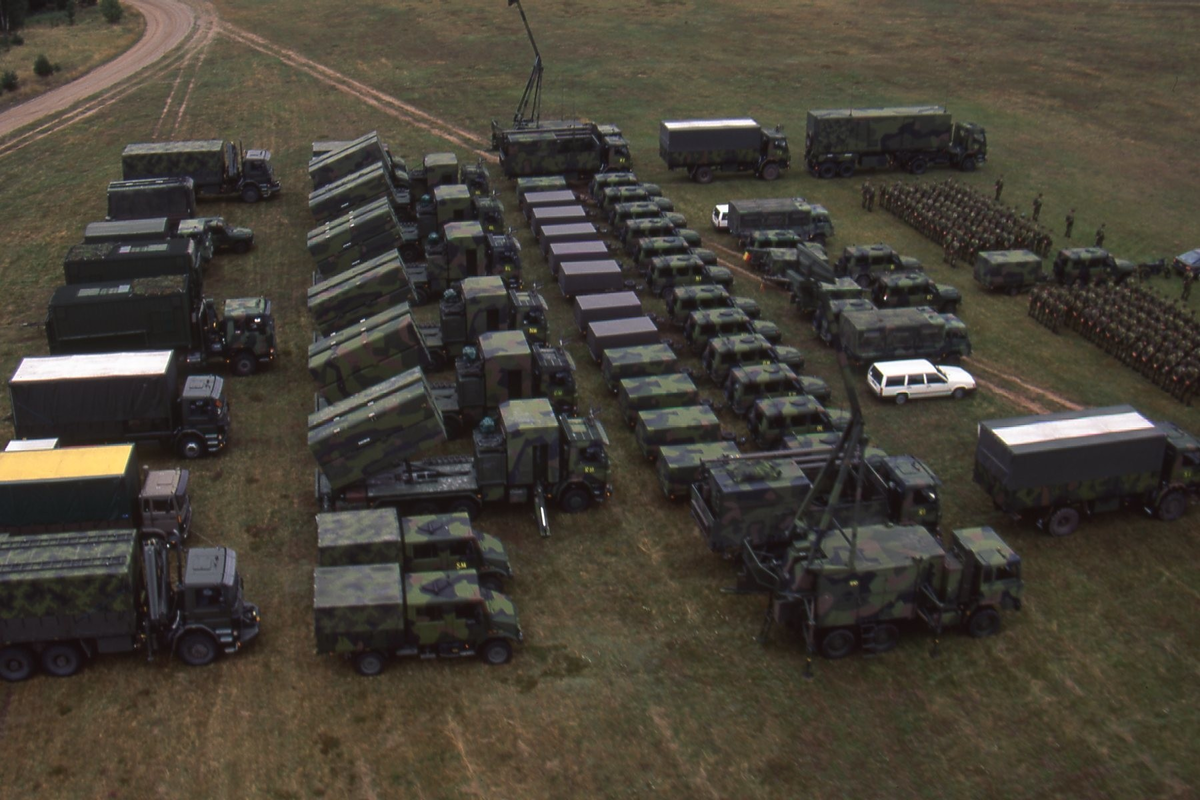 1. Kustrobotbatteriet flygfotograferat på F 17 under grundutbildning 1995. 