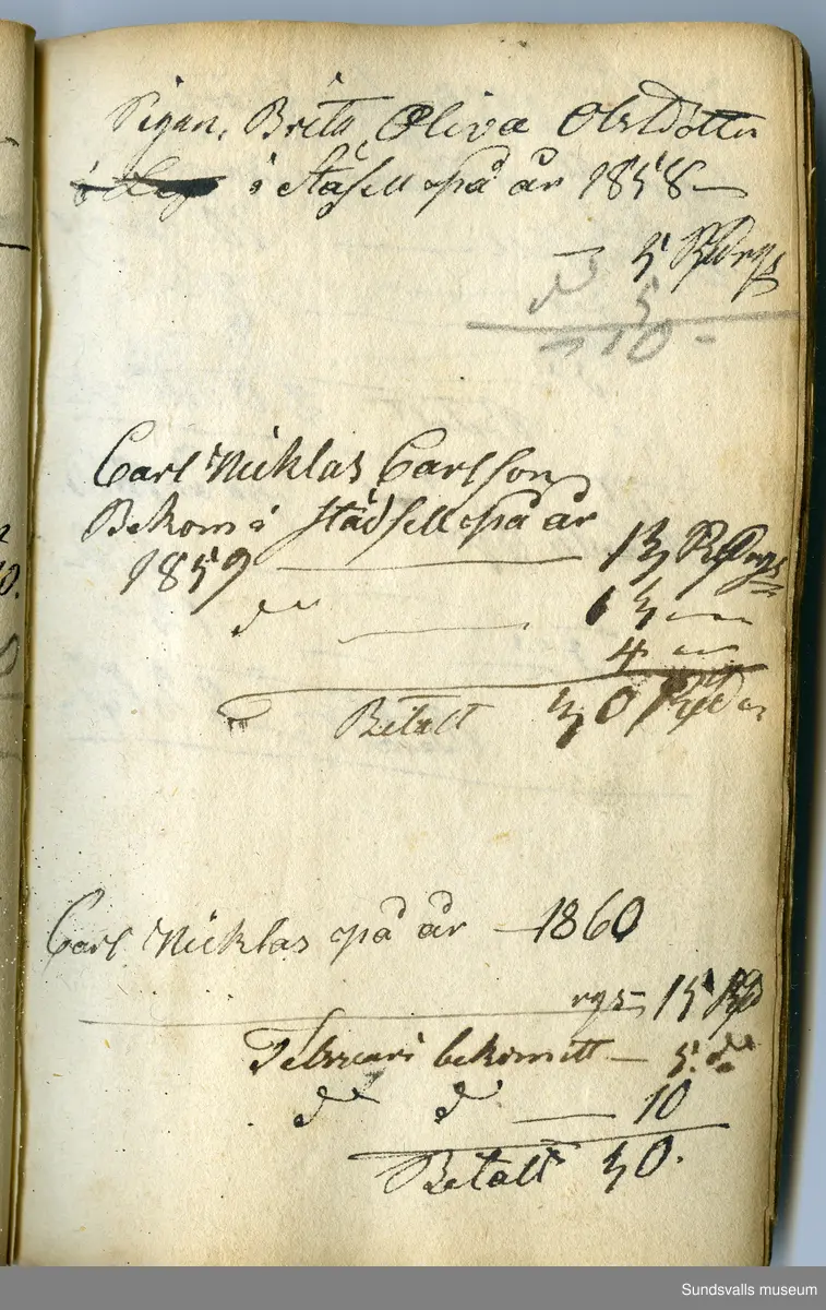 Dagbok. Anders Modée (1732-1800)

Anders Modée föddes i Stockholm. Han gjorde militär karriär och avslutade som kapten 1768. 
Anders Modée bosatte sig i Sundsvall där han arbetade som bränneriinspektor och förvaltare. Han avled i Tuna (Y).
Anteckningarna är bland annat från hans tjänstgöring i det pommerska kriget (1758–1760). I slutet av boken finns anteckningar från 1834–1840, av okänd hand.

Se länkad fil för komplett dagbok