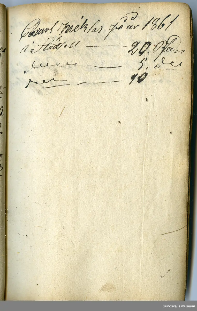 Dagbok. Anders Modée (1732-1800)

Anders Modée föddes i Stockholm. Han gjorde militär karriär och avslutade som kapten 1768. 
Anders Modée bosatte sig i Sundsvall där han arbetade som bränneriinspektor och förvaltare. Han avled i Tuna (Y).
Anteckningarna är bland annat från hans tjänstgöring i det pommerska kriget (1758–1760). I slutet av boken finns anteckningar från 1834–1840, av okänd hand.

Se länkad fil för komplett dagbok