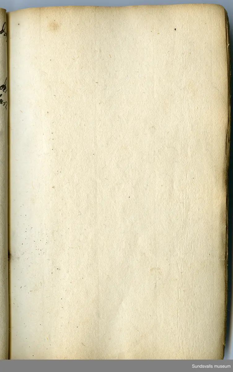 Dagbok. Anders Modée (1732-1800)

Anders Modée föddes i Stockholm. Han gjorde militär karriär och avslutade som kapten 1768. 
Anders Modée bosatte sig i Sundsvall där han arbetade som bränneriinspektor och förvaltare. Han avled i Tuna (Y).
Anteckningarna är bland annat från hans tjänstgöring i det pommerska kriget (1758–1760). I slutet av boken finns anteckningar från 1834–1840, av okänd hand.

Se länkad fil för komplett dagbok