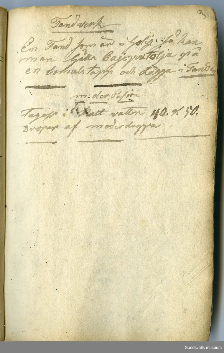 Dagbok skriven av Anders Modée (1732–1800). Modée gjorde militär karriär och avslutade som kapten vid sitt avsked 1768. 
Anteckningar är bland annat från hans tjänstgöring i det pommerska kriget (1758–1760).

I slutet av boken finns anteckningar från 1834–1840, av okänd hand.