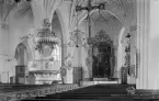 Interiör av Stora Tuna kyrka, Borlänge 1944. Läs mer om Stora Tuna kyrka i boken: Dalarnas kyrkor i ord och bild.