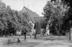 Falun, Vika kyrka 1944. 
Läs mer om Vika kyrka i boken: Dalarnas kyrkor i ord och bild.