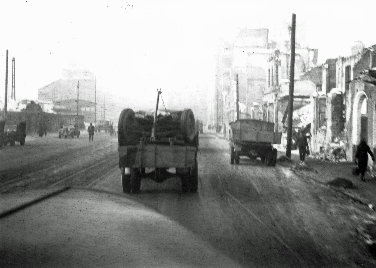 Röda korstransporten med hjälpsändning till Wien januari 1946. München.
