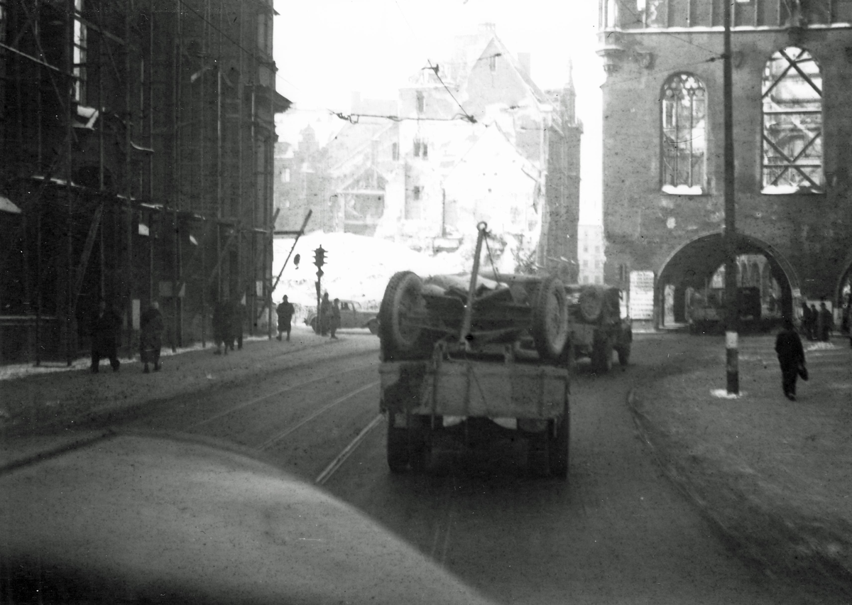 Röda korstransporten med hjälpsändning till Wien januari 1946. München.