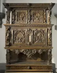 Skåp av ek för husgeråd med nedfällbar s k kredensskiva för 