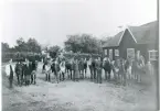 Dingtuna sn.
Arbetslag på Råby gård. 1911.