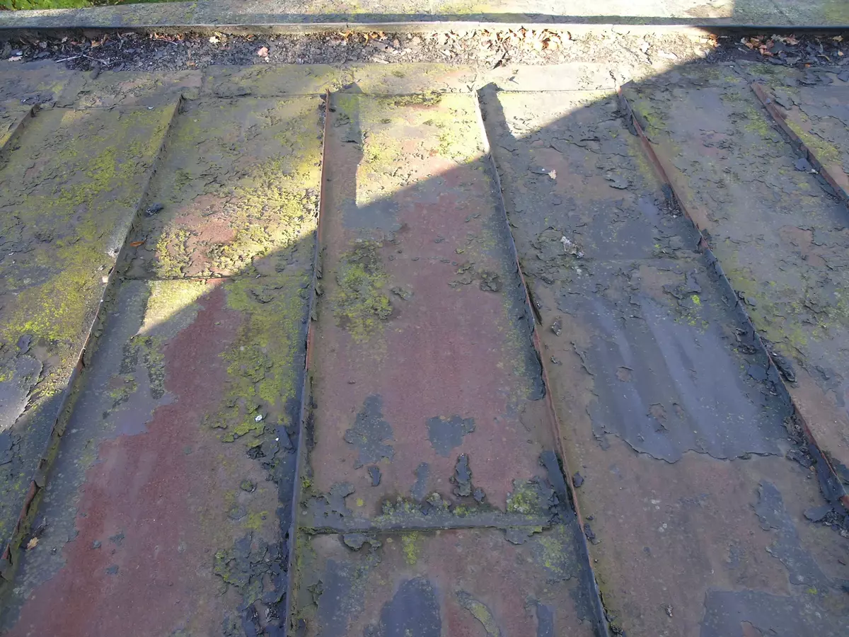 Antikvarisk kontroll vid renovering av taket på biljardflygeln samt trädgårdsmästarebostaden; Steninge slott.


Biljardflygeln under renovering av taket.