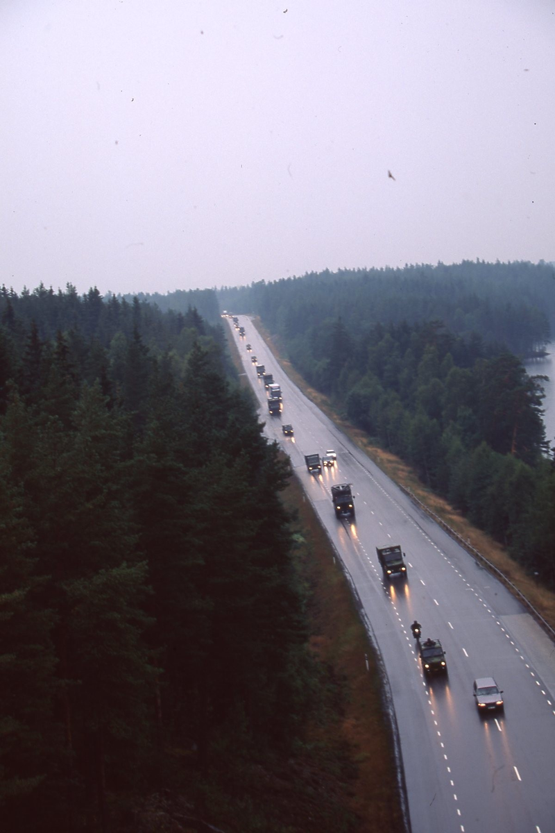 1. Kustrobotbatteriet under marsch, flygfotograferat under grundutbildning 1995. 