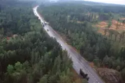 1. Kustrobotbatteriet under marsch, flygfotograferat under g