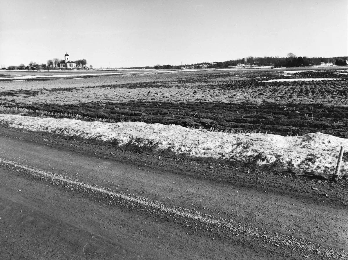 Fasterna kyrka och Mörby ruin; från V.