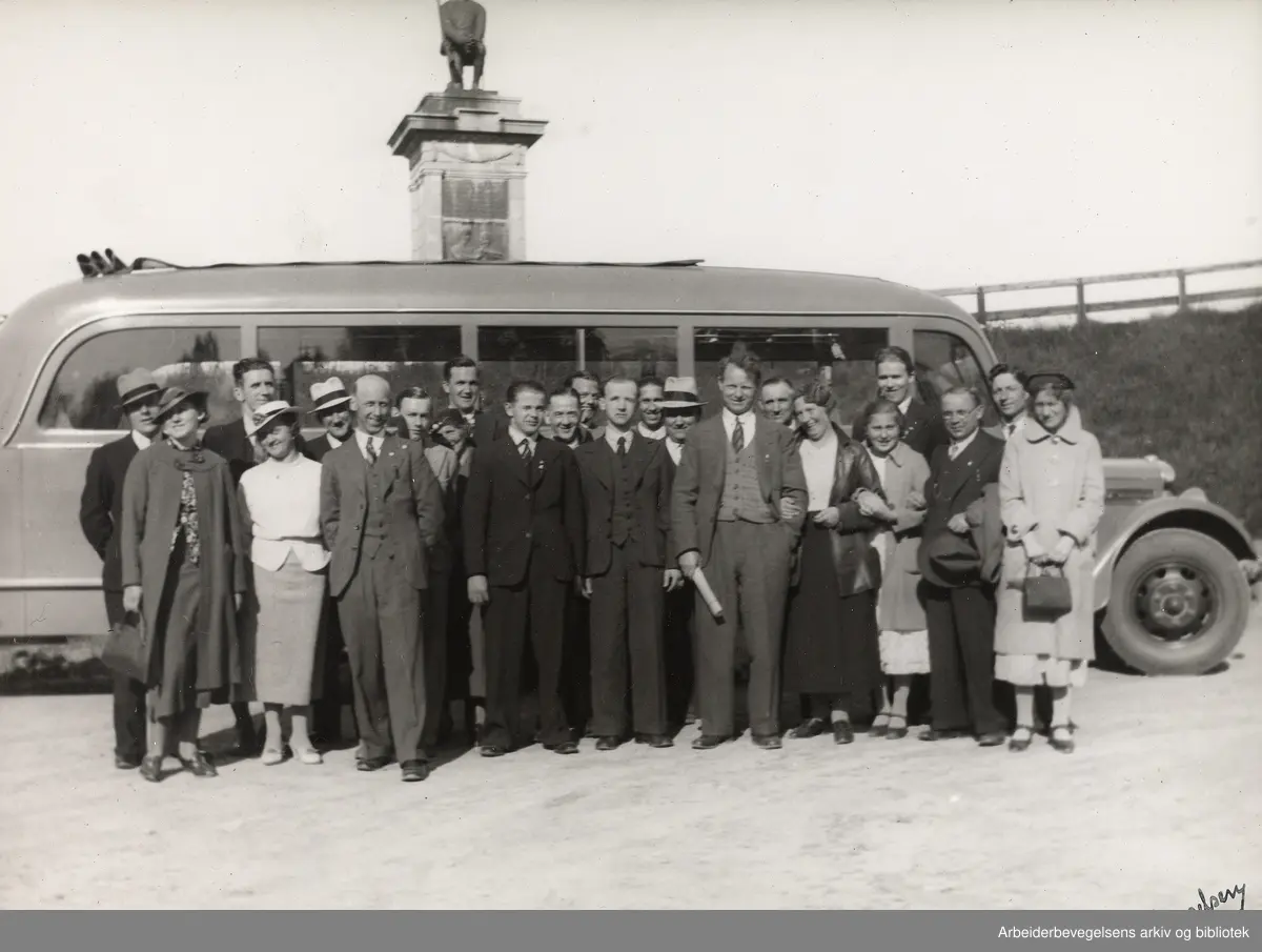 Akers mekaniske verkstedsklubb på tur fra Eidsvoll til Hamar, mai 1937.