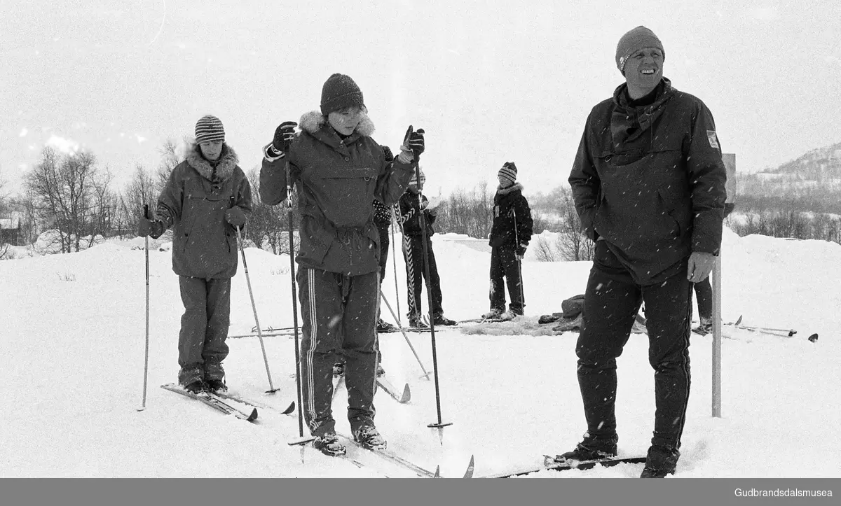 Prekeil'n, skuleavis Vågå ungdomsskule, 1974-84.
Maurvangen Leirskule.