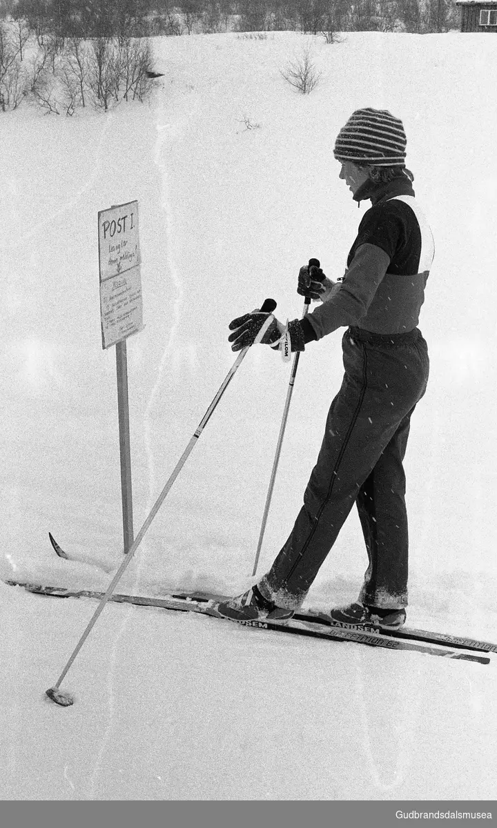 Prekeil'n, skuleavis Vågå ungdomsskule, 1974-84.
Maurvangen, leirskule.
elev på ski.