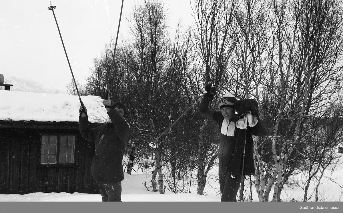 Prekeil'n, skuleavis Vågå ungdomsskule, 1974-84
Leirskule,  Maurvangen.