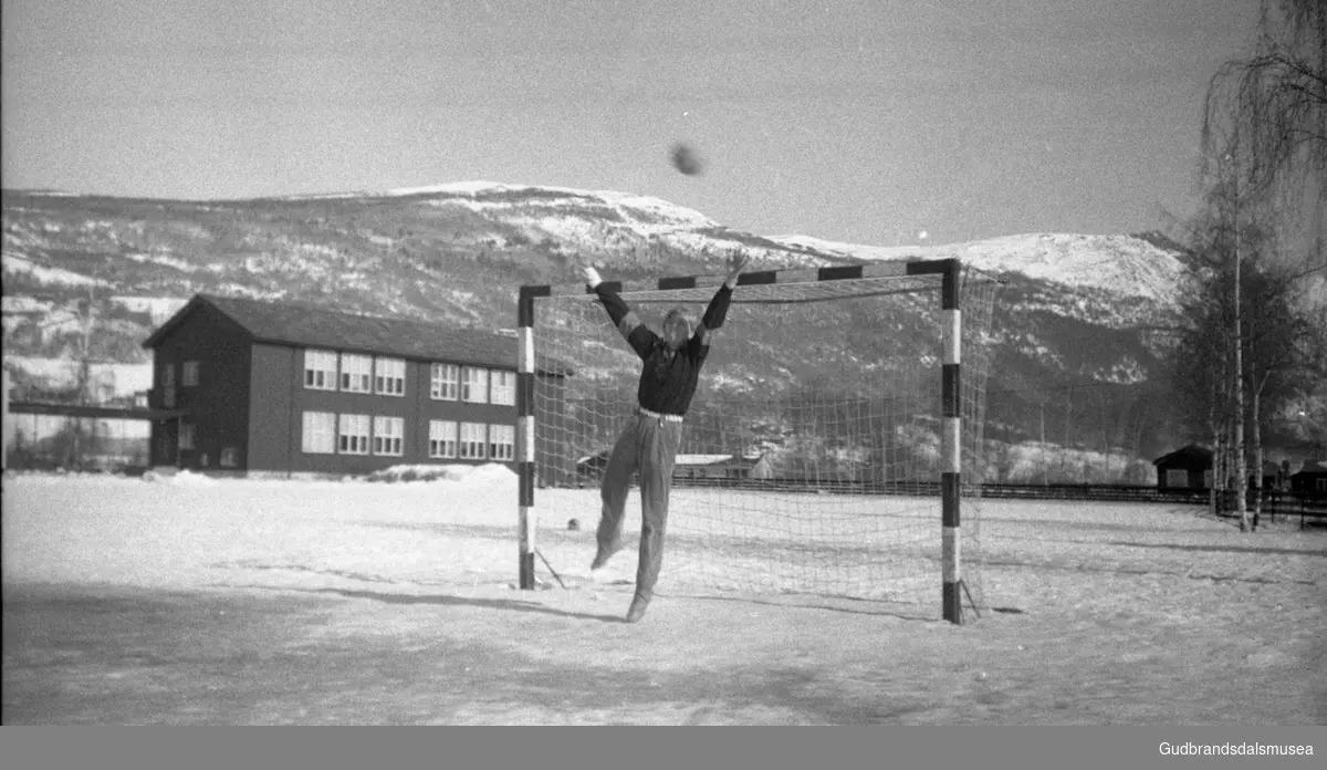 Prekeil'n, skuleavis Vågå ungdomsskule, 1974-84.
Målmann.