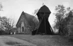 Borlänge, Torsångs kyrka och klockstapel  1949.Läs mer om Torsångs kyrka i boken: Dalarnas kyrkor i ord och bild.