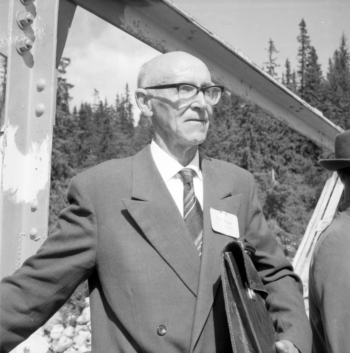 Bildet viser 20 bilder fra åpningen av Skirvedalsveien

Fotosamling etter Øystein O. Jonsjords (1895-1968), Tinn.