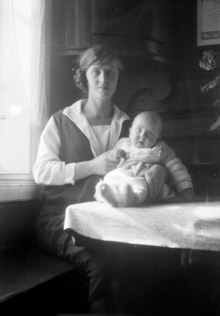 En samling bilder av familien Jonsjord

Fotosamling etter Øystein O. Jonsjords (1895-1968), Tinn.