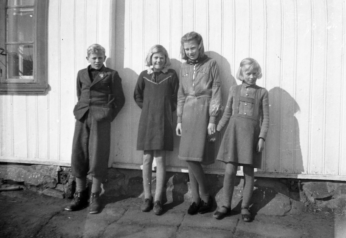 En samling bilder av familien Jonsjord

Fotosamling etter Øystein O. Jonsjords (1895-1968), Tinn.