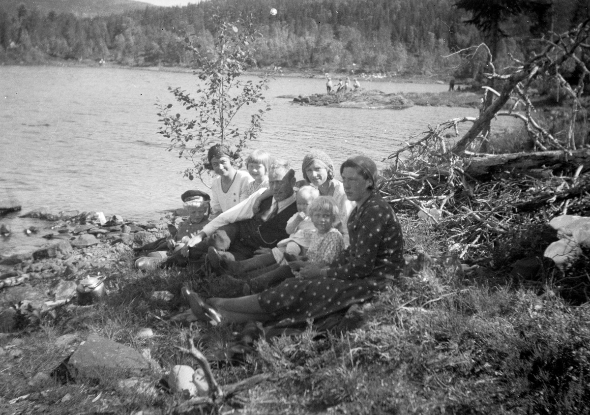 En samling bilder av familien Jonsjord

Fotosamling etter Øystein O. Jonsjords (1895-1968), Tinn.