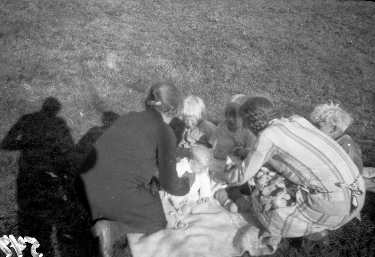 En samling bilder av familien Jonsjord

Fotosamling etter Øystein O. Jonsjords (1895-1968), Tinn.