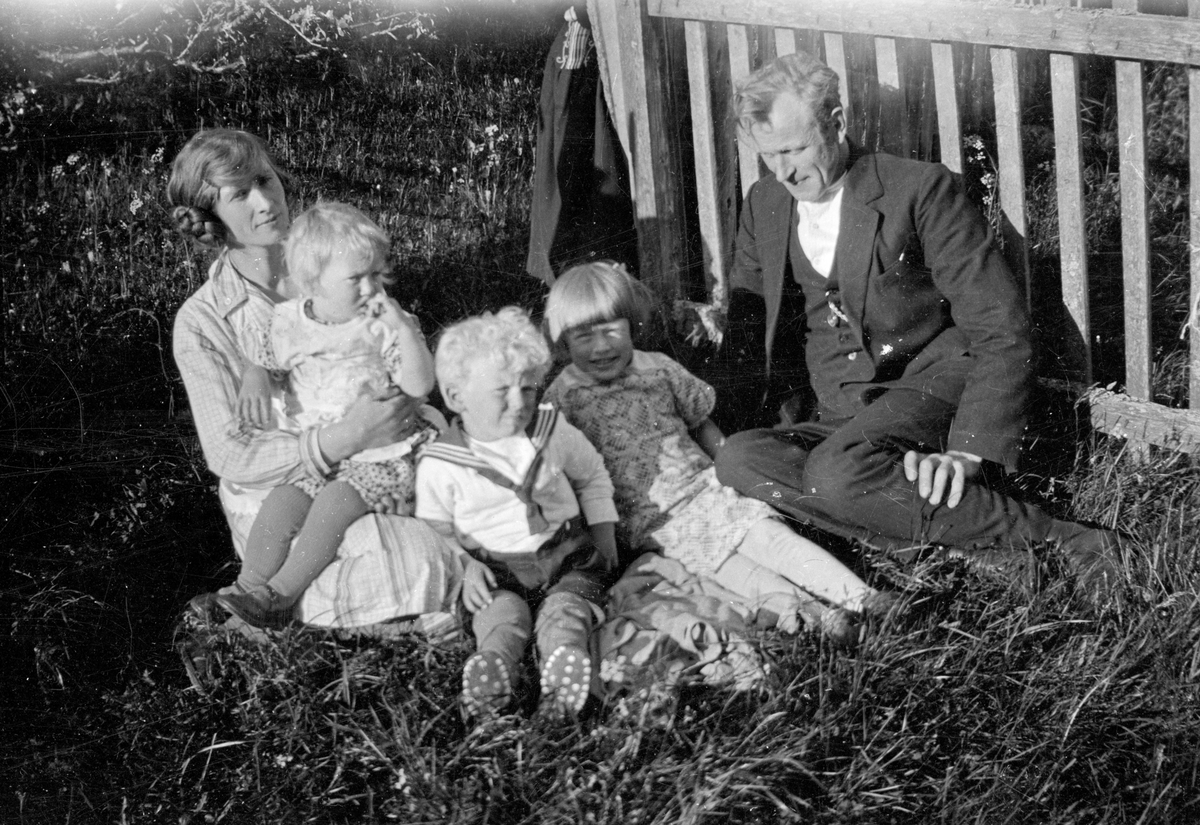 En samling bilder av familien Jonsjord

Fotosamling etter Øystein O. Jonsjords (1895-1968), Tinn.