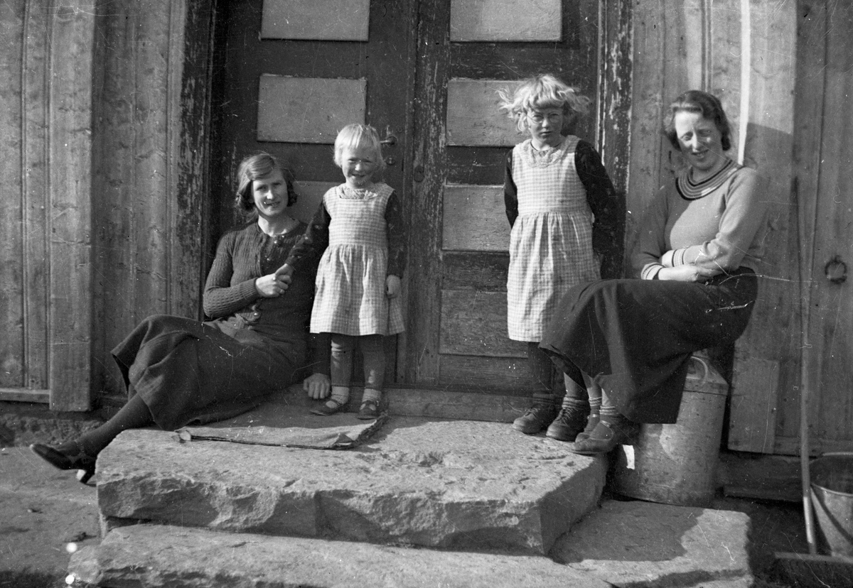 En samling bilder av familien Jonsjord

Fotosamling etter Øystein O. Jonsjords (1895-1968), Tinn.