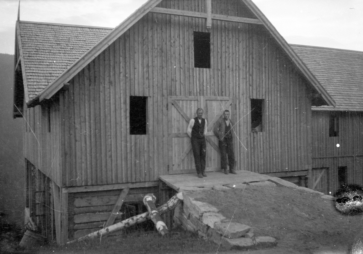 En samling bilder av familien Jonsjord

Fotosamling etter Øystein O. Jonsjords (1895-1968), Tinn.