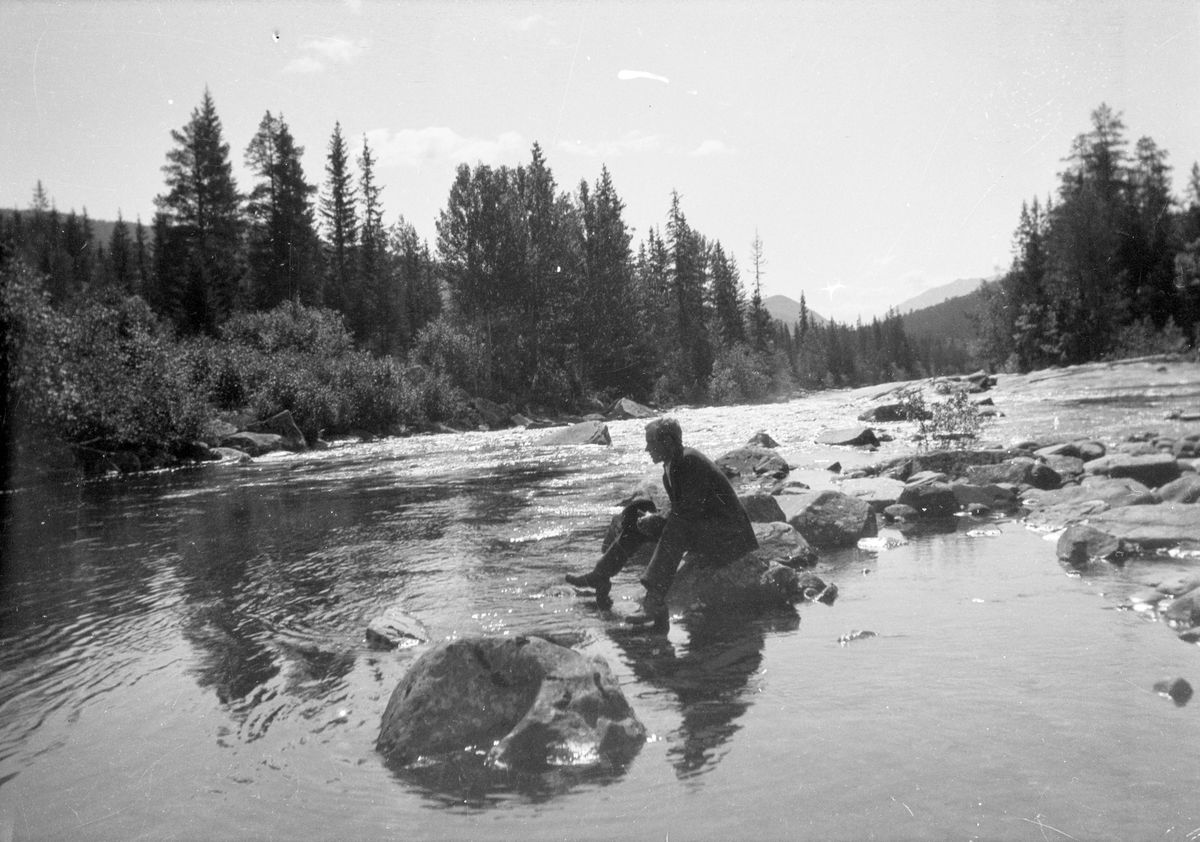 En samling bilder av familien Jonsjord

Fotosamling etter Øystein O. Jonsjords (1895-1968), Tinn.