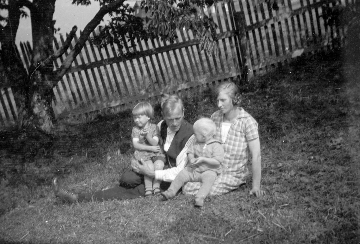 En samling bilder av familien Jonsjord

Fotosamling etter Øystein O. Jonsjords (1895-1968), Tinn.